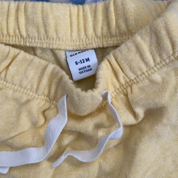 3x Old Navy pants in 6-12mo - Picture 5 of 7